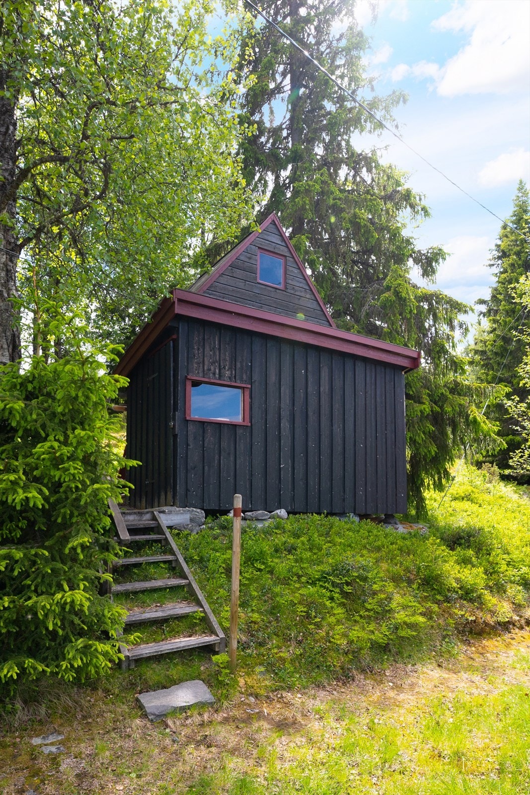 Eiendommen består også av et uthus på ca 7 kvm. Galleribilde