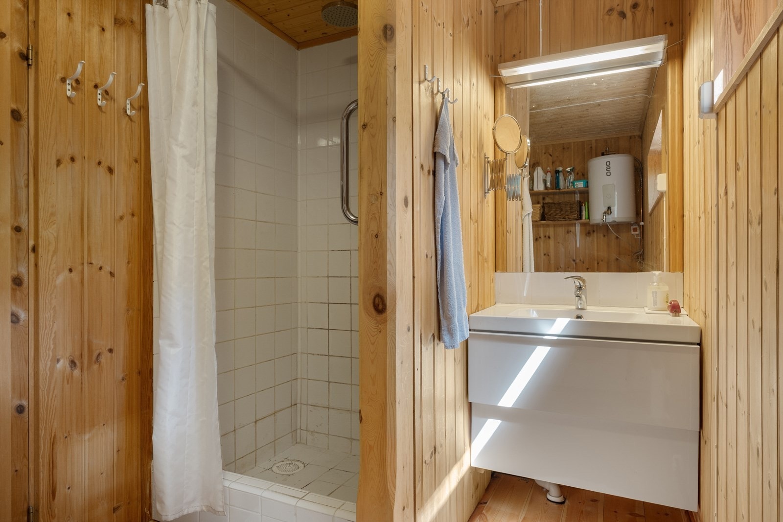 Badet har enkel standard og det må påregnes kostnader oppgradering. Galleribilde