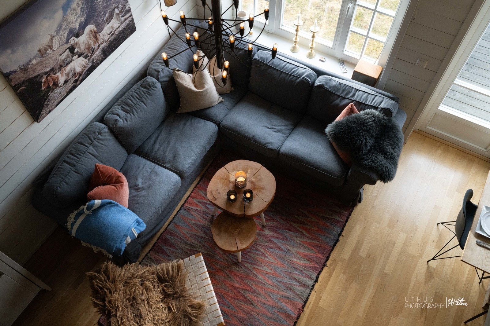 Bildet tatt fra hemsen og ned til stuen Galleribilde