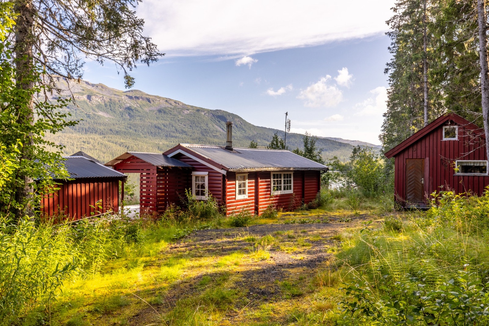 En flott hytte beliggende attraktivt til ved Drevvatnet Galleribilde