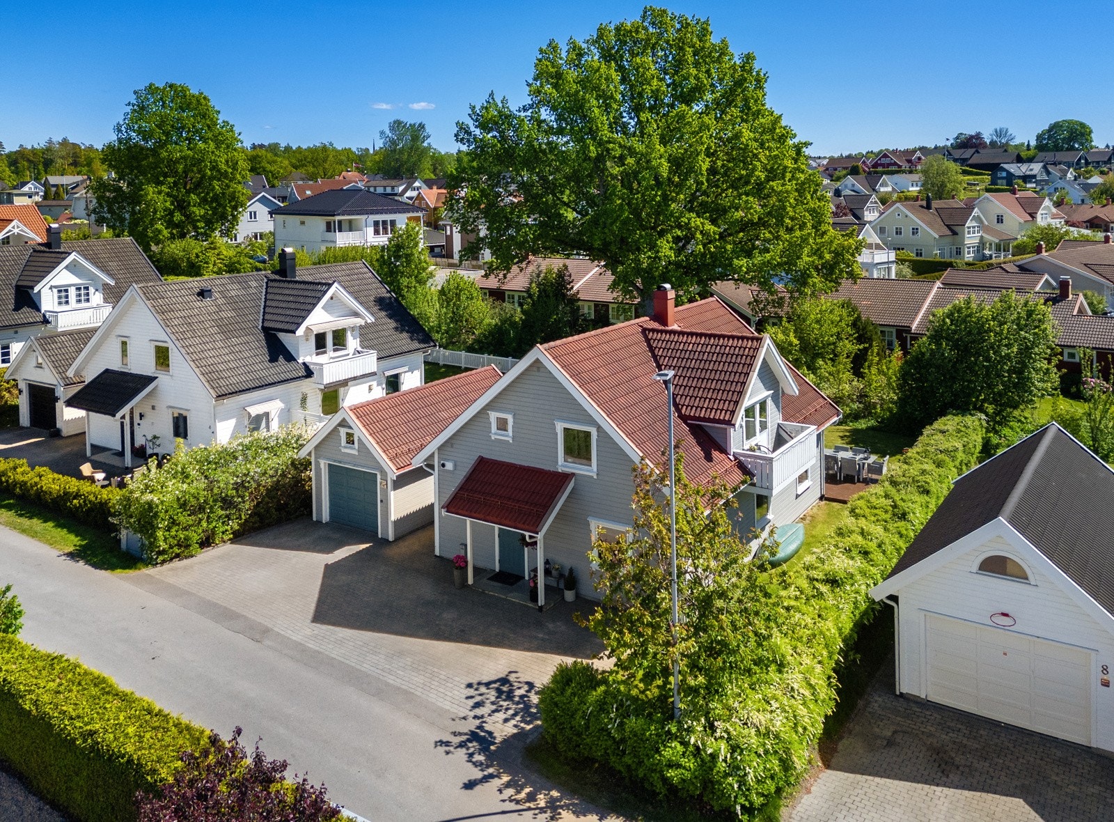 Velkommen til Askelysveien 6 og denne innholdsrike eneboligen! Galleribilde