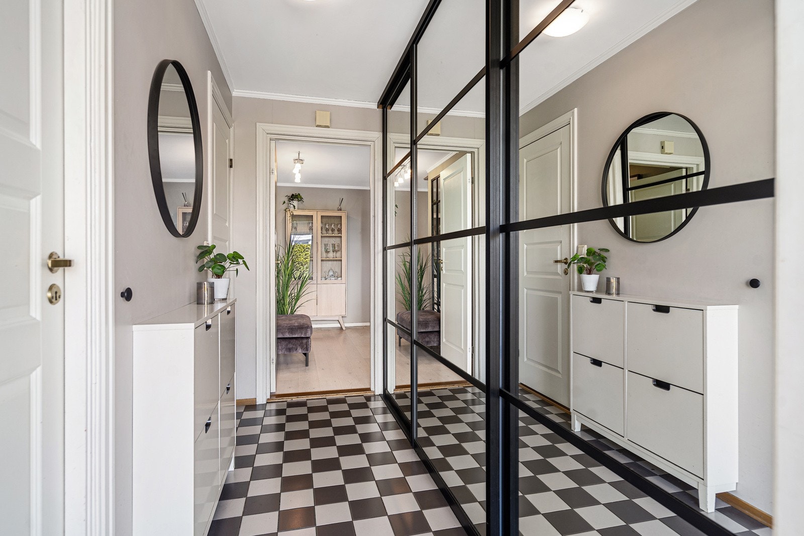 Entré med garderobe Galleribilde