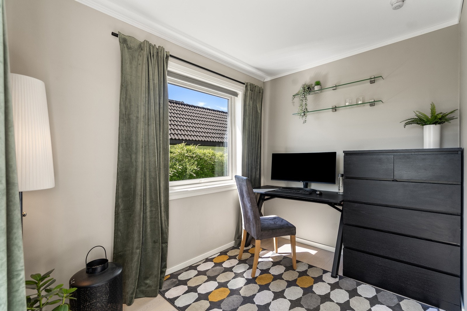 Soverom/kontor i 1. etasje Galleribilde