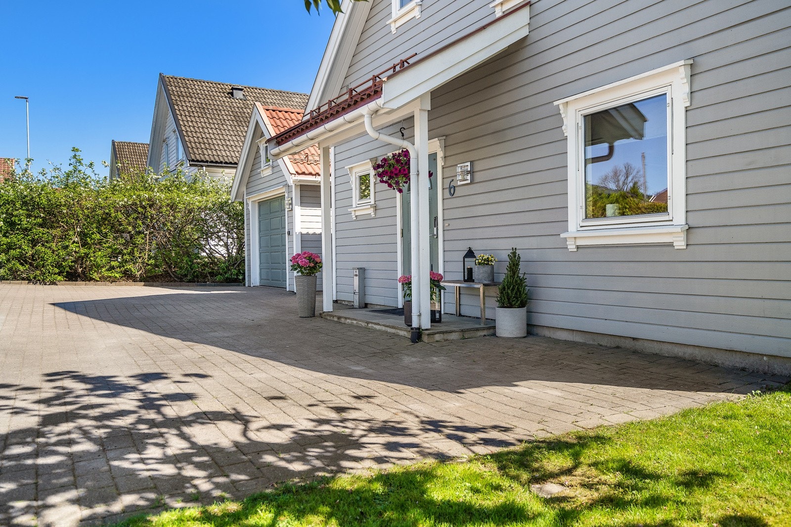 Stenlagt gårdsplass Galleribilde