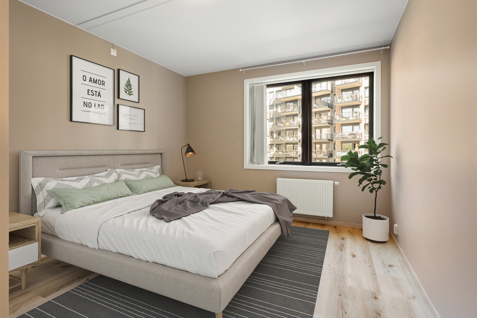 Stort og lyst soverom på 13,1 m² – rom for dobbeltseng og mer. Galleribilde