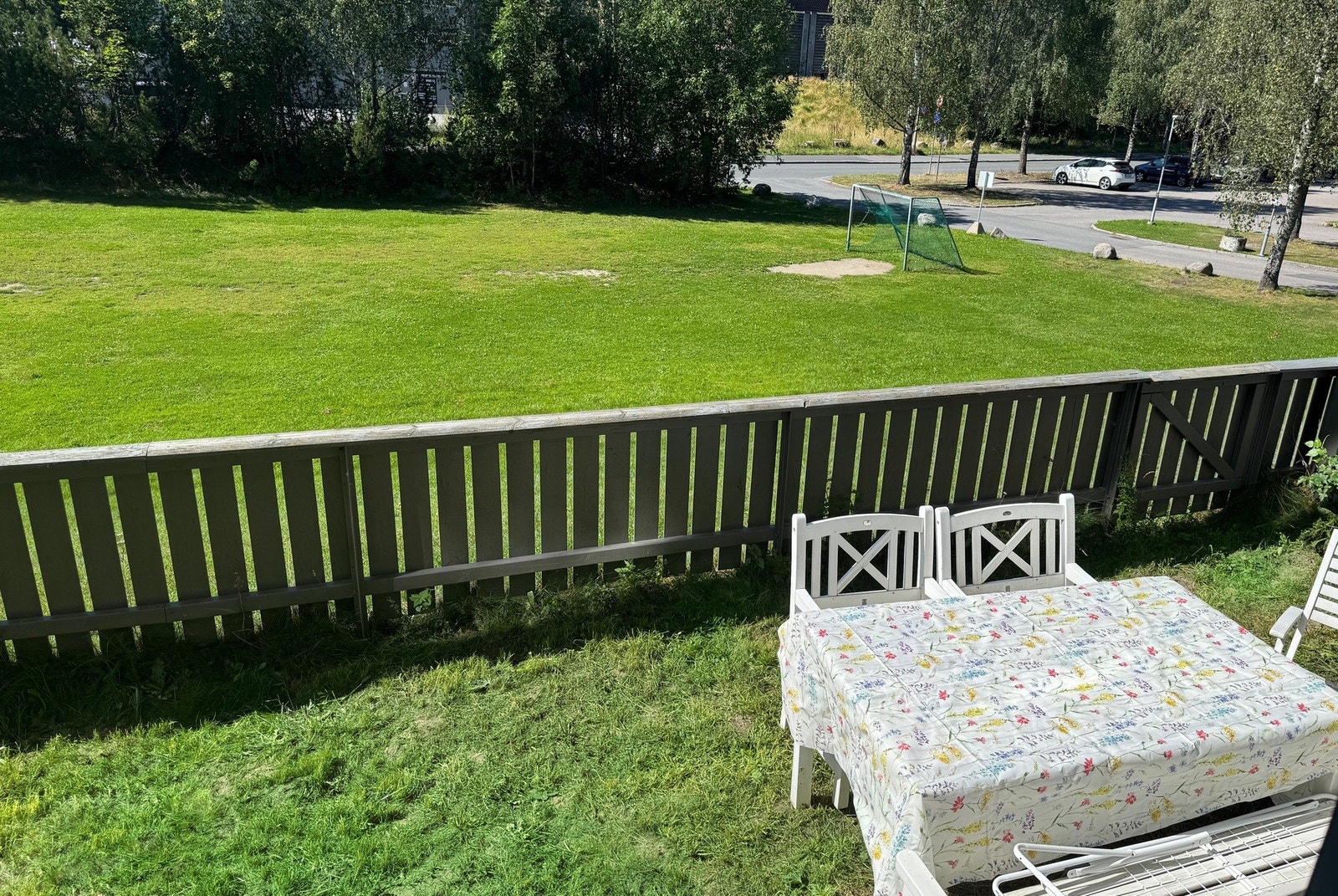 Grønt og fint hageområde gjør dette til en sjelden mulighet. (Bilde er tatt av selger). Galleribilde
