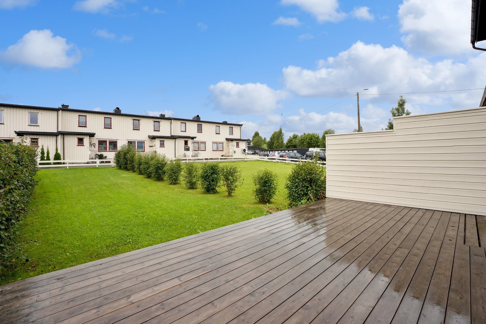 Det ikke montert rekkverk på terrassen. Galleribilde