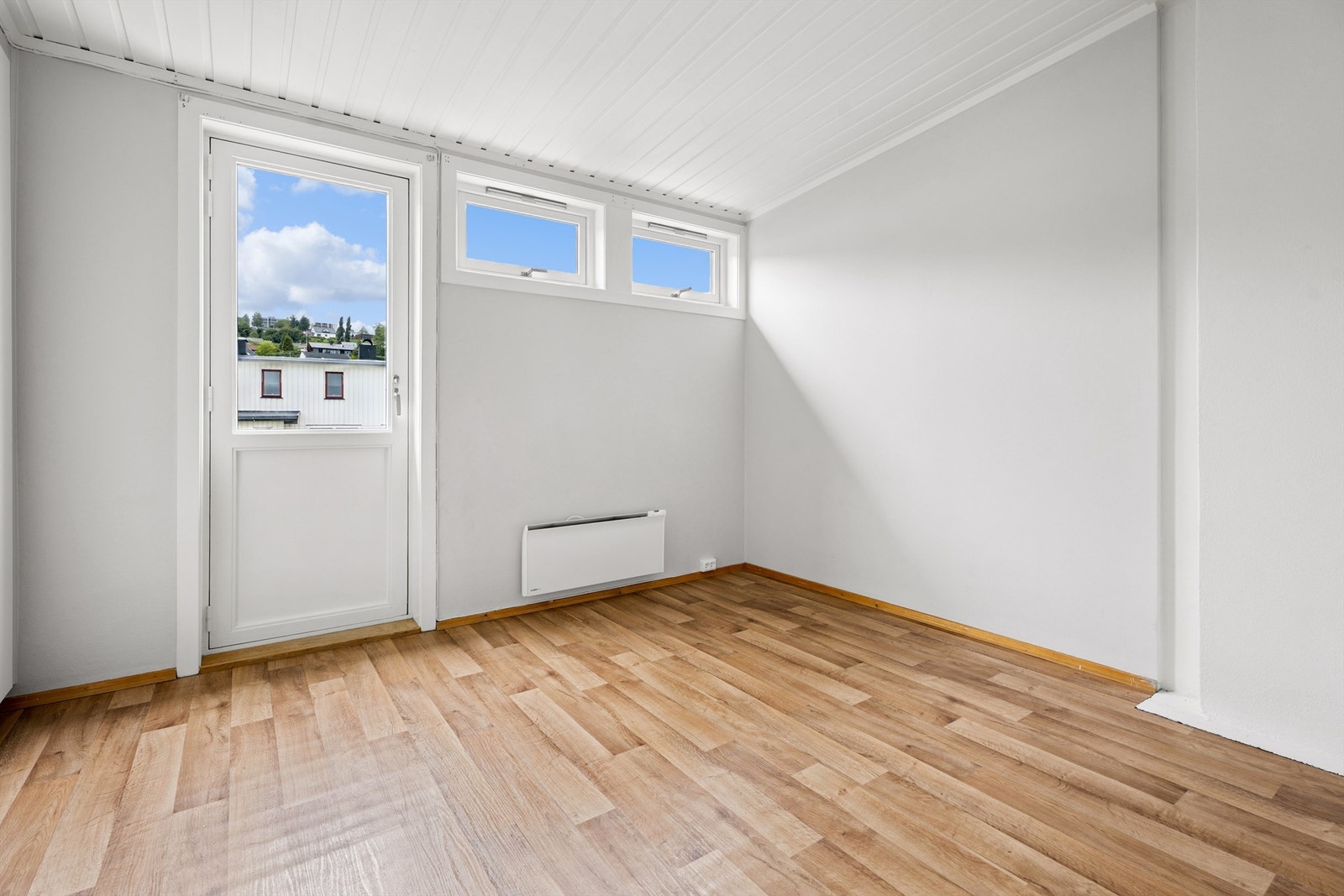 Boligens andre etasje inneholder tre soverom. Galleribilde