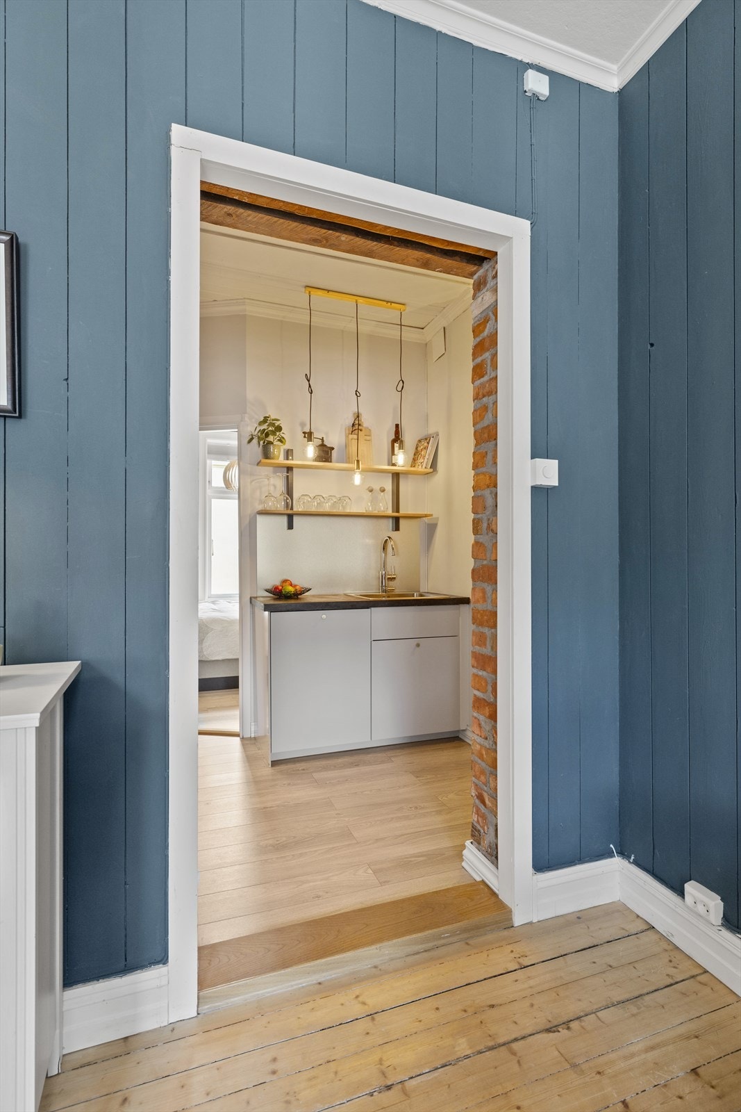 Fra stuen har du direkte adkomst til kjøkkenet/ entré. Galleribilde