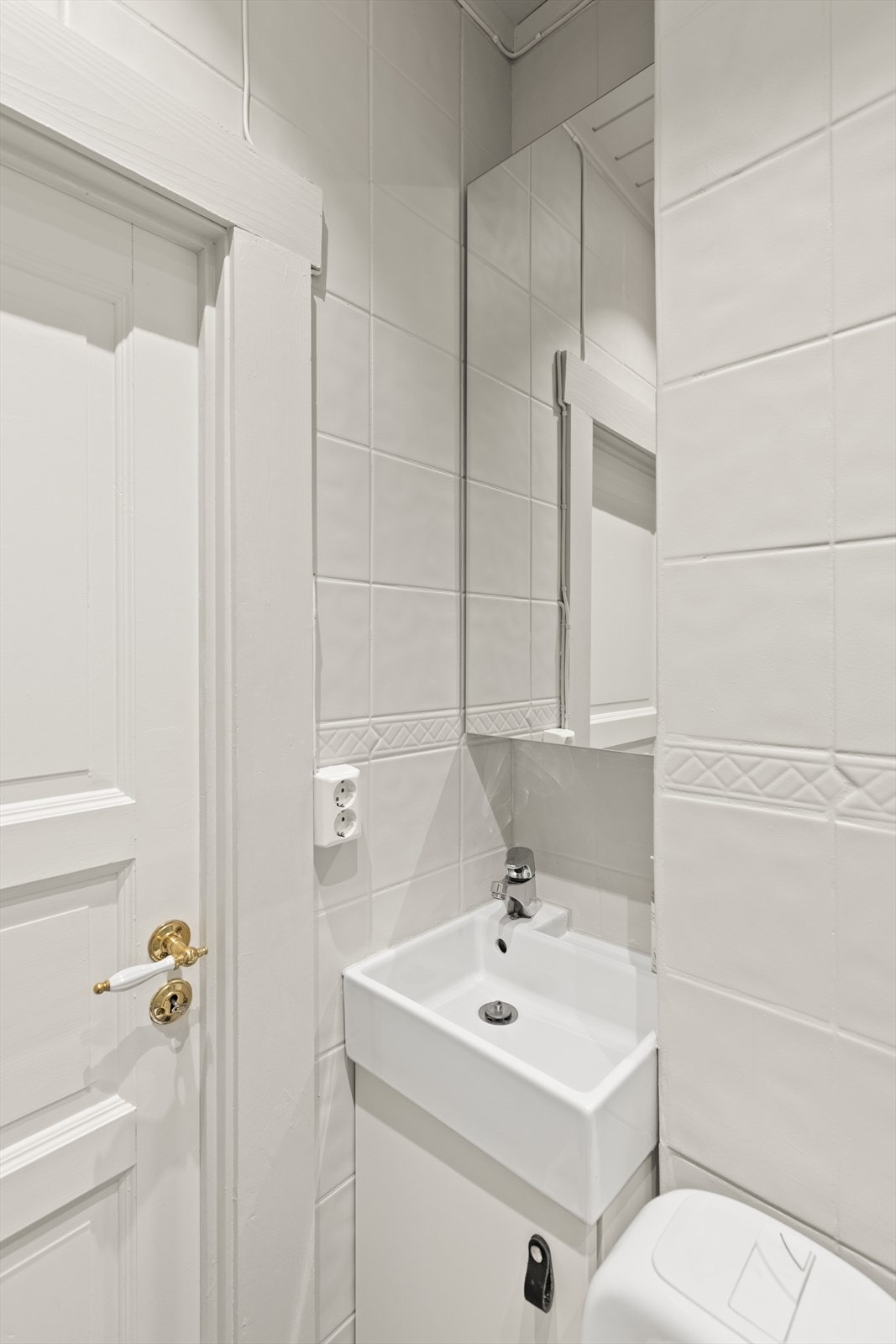 Malte veggfliser. I følge gammel salgsoppgave er det flislagt og lagt varmekabler i 2015 Galleribilde