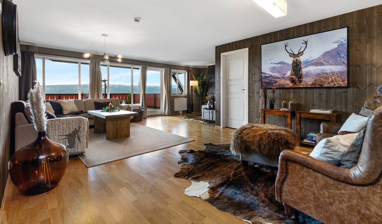 Eiendomsmegler Ida Follinglo presenterer denne fritidsleiligheten. Foto: Christine Stokkebryn Galleribilde