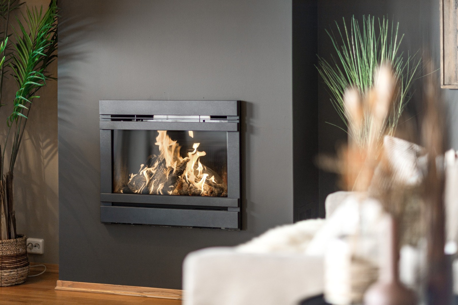 Leiligheten fremstår moderne og velholdt, med overflater som ble pusset opp i 2025 Galleribilde