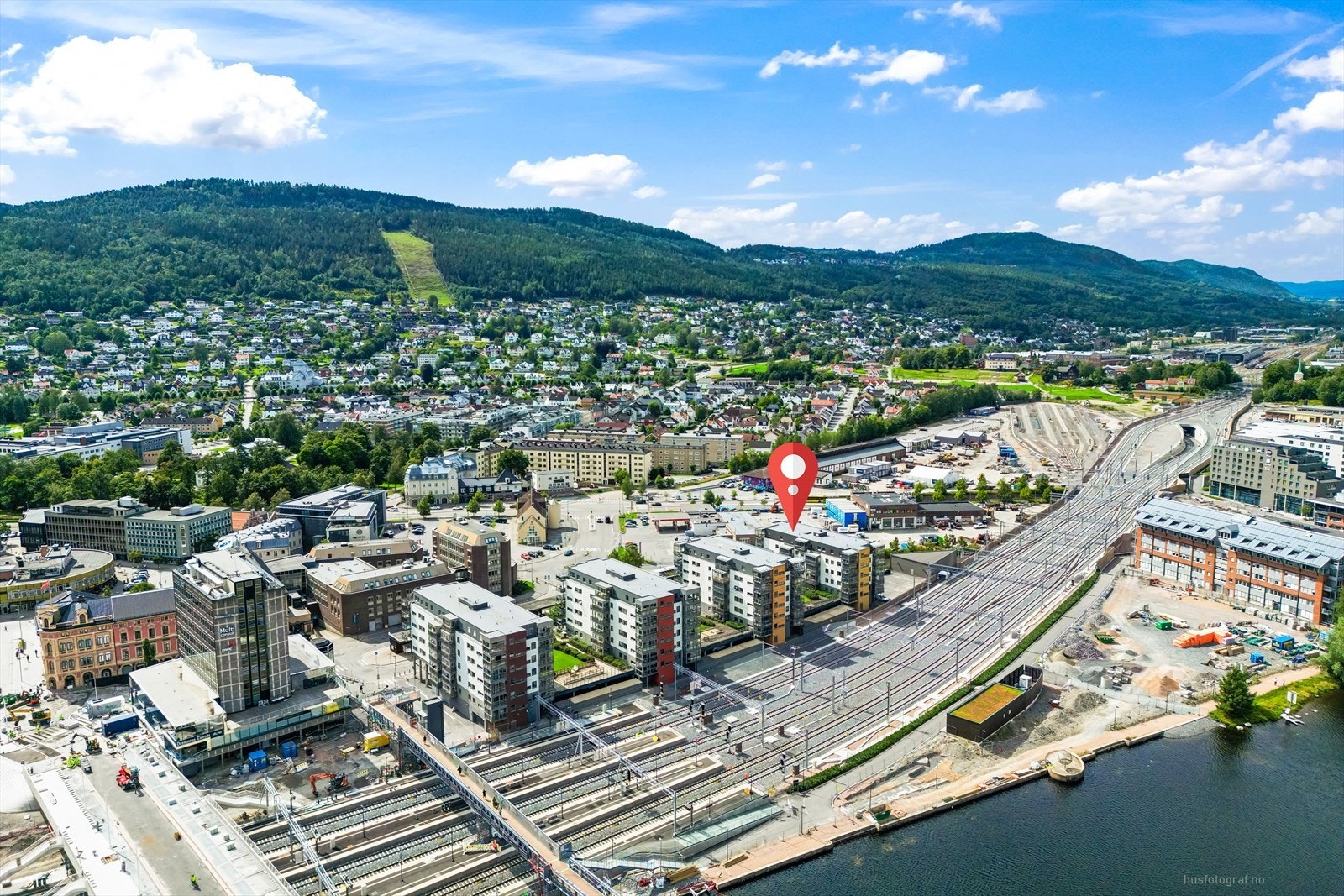 Attraktivt beliggende leilighet med god standard og sentral beliggenhet i Strømsø Perspektiv borettslag. Galleribilde