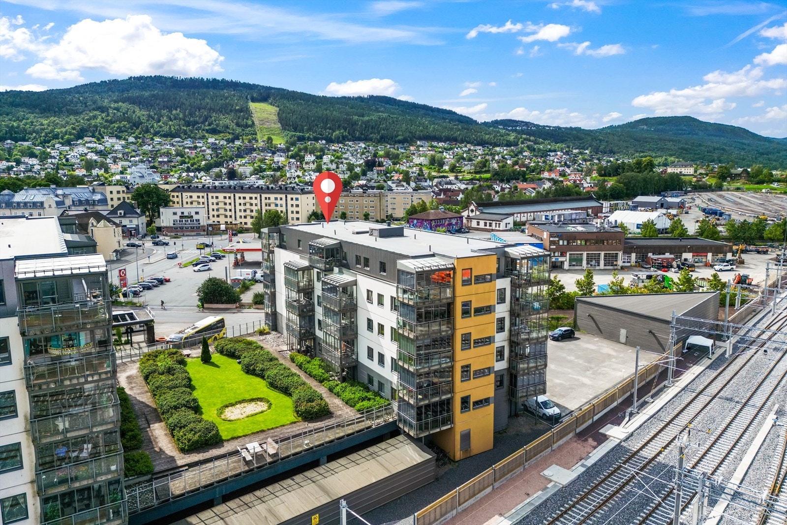 En meget tiltalende leilighet med arealeffektiv planløsning. Her kan man flytte rett inn! Galleribilde