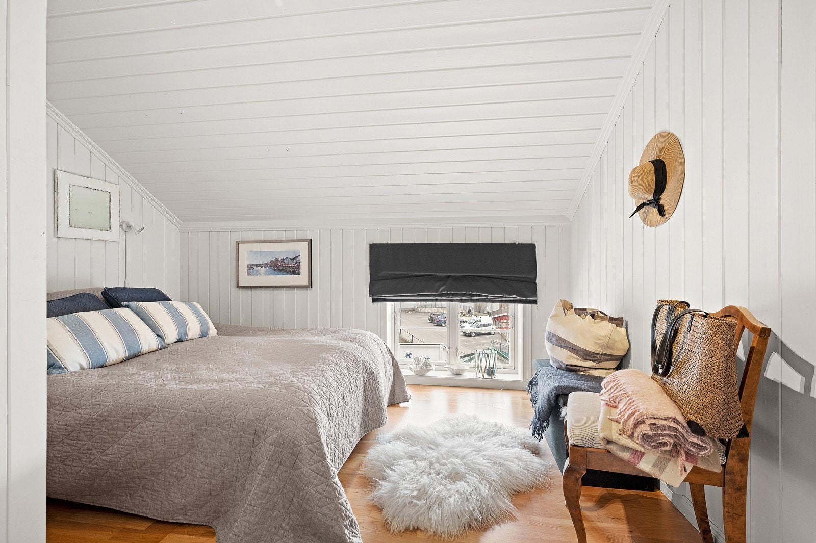 Det er 3 soverom i leiligheten. Galleribilde