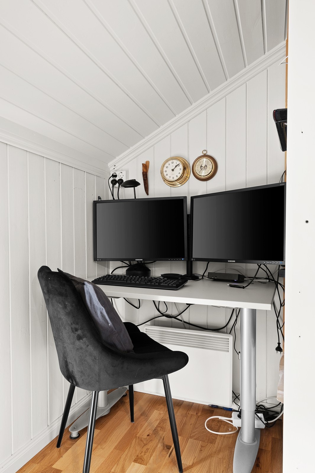 Nåværende eier har innredet det ene soverommet med en hyggelig kontorkrok. Galleribilde