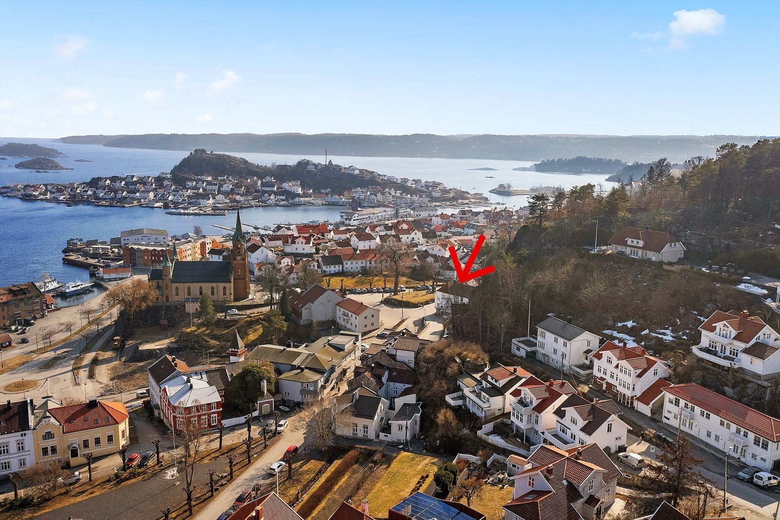 Leiligheten har en meget sentral beliggenhet midt i Kragerø sentrum. Galleribilde