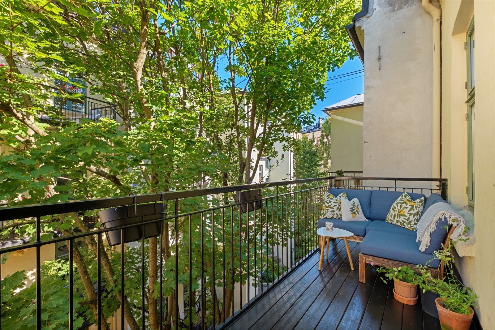 - Nordvestvendt balkong på ca. 6 kvm som vender mot rolig bakgård Galleribilde