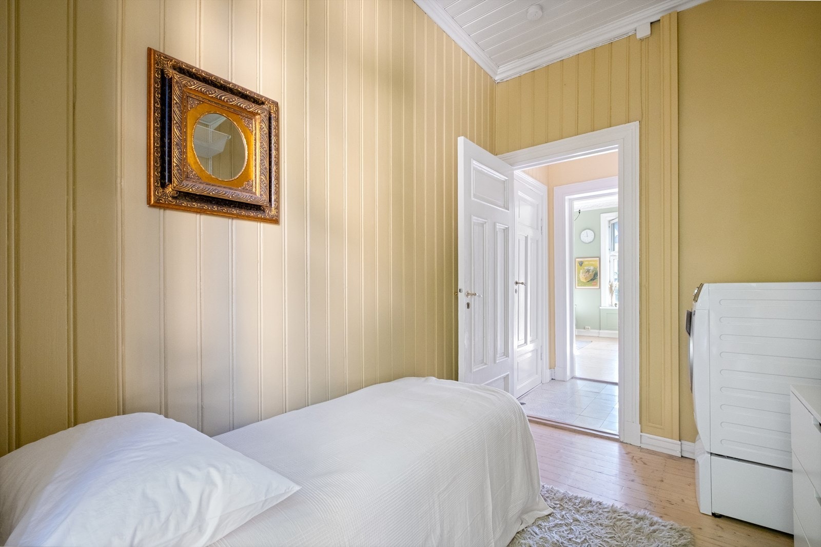 - Soverom to er også av god størrelse og har plass til seng og garderobeløsning. På soverom to er det opplegg for vaskemaskin - Galleribilde