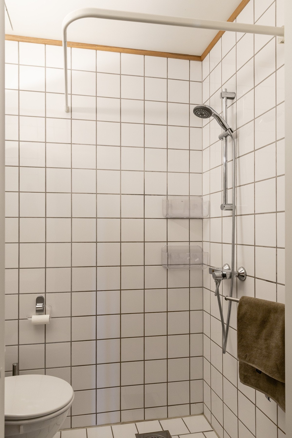 Baderommet er flislagt og har behagelig vannbåren gulvvarme (inkl. i felleskostnadene) Galleribilde