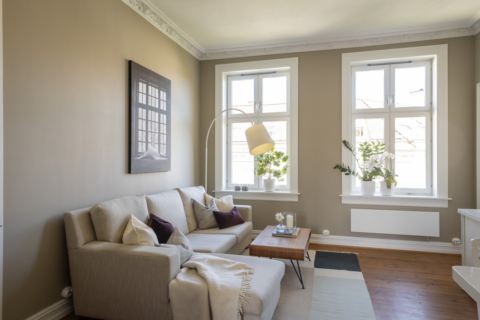 Fra entréen kommer man inn i en generøs stue Galleribilde