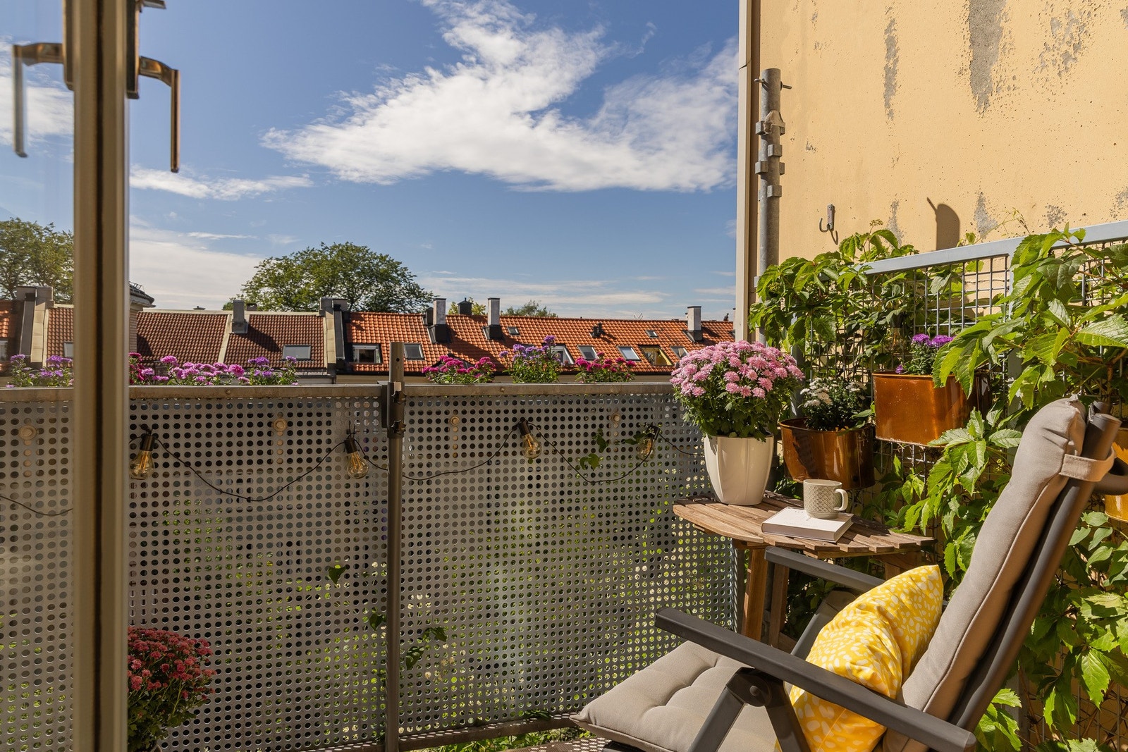 Leiligheten har en solrik vestvendt balkong på ca. 5 kvm Galleribilde