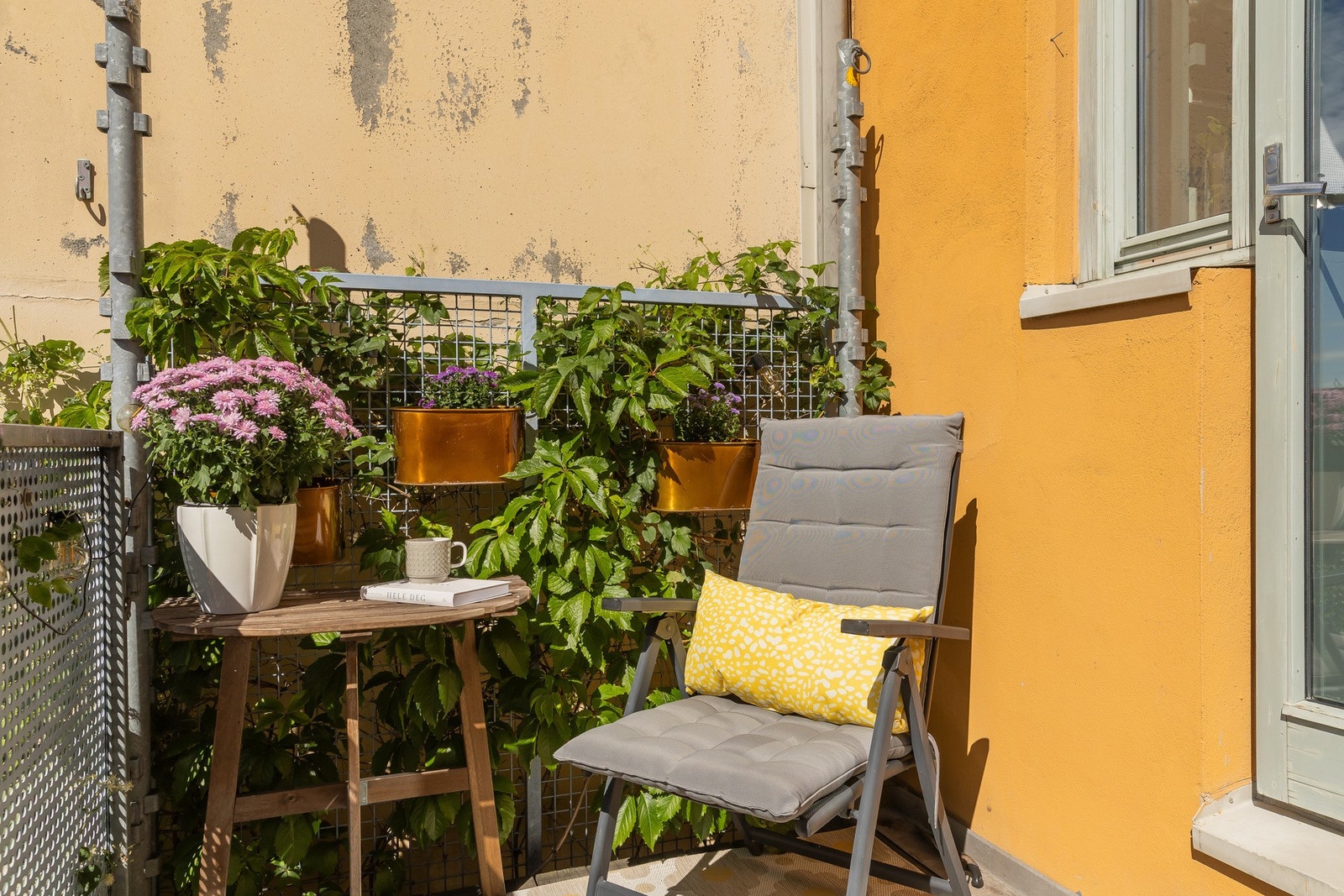 Et perfekt sted for å starte dagen med en kopp kaffe eller samle venner til stemningsfulle kvelder i sommermånedene Galleribilde