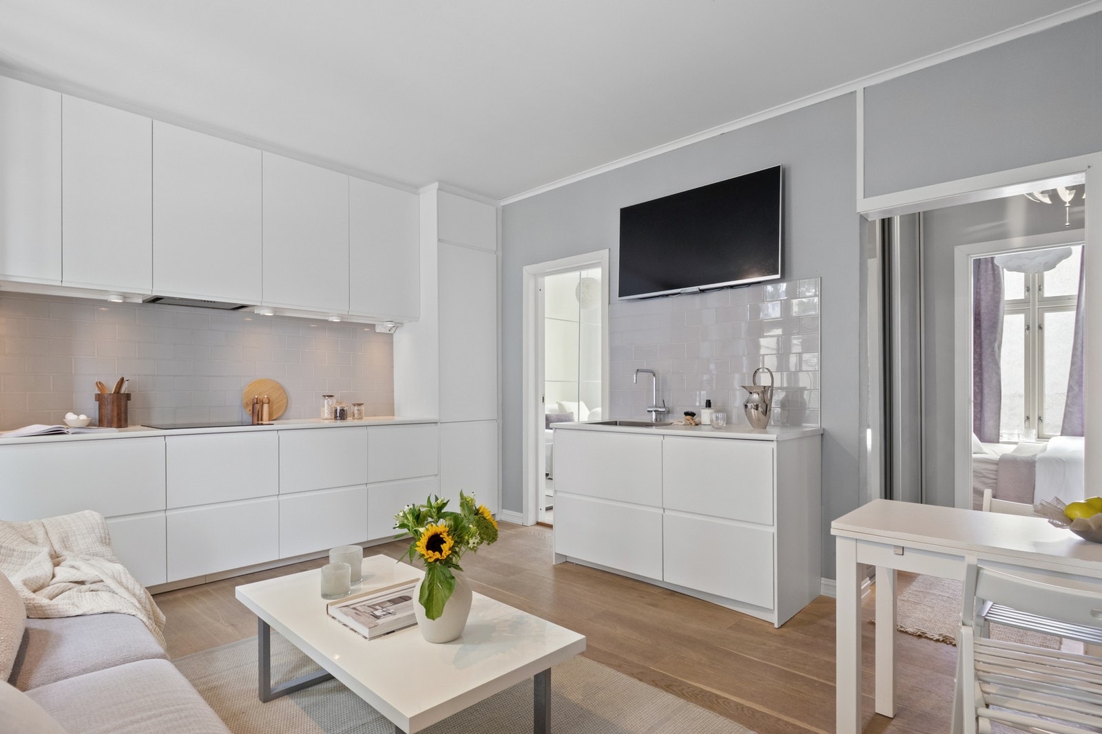 Kjøkkenet, som var nytt i 2017, har et stilfullt og moderne design med gode benkeflater og mye oppbevaringsplass. Galleribilde