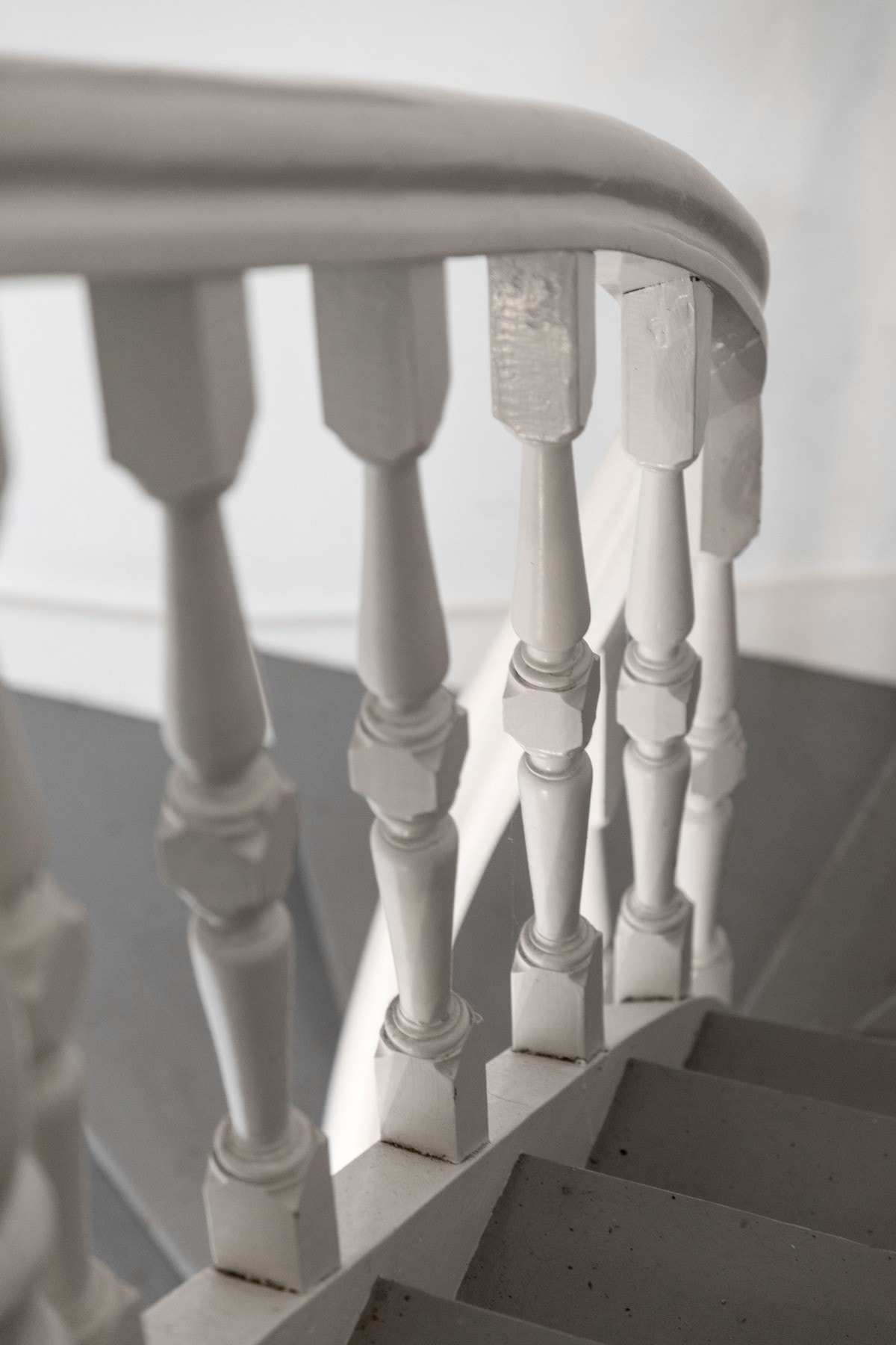 Leiligheten ligger i andre etasje i en sjarmerende bygård fra 1900, og det er adkomst via felles, innvendig trappegang. Galleribilde