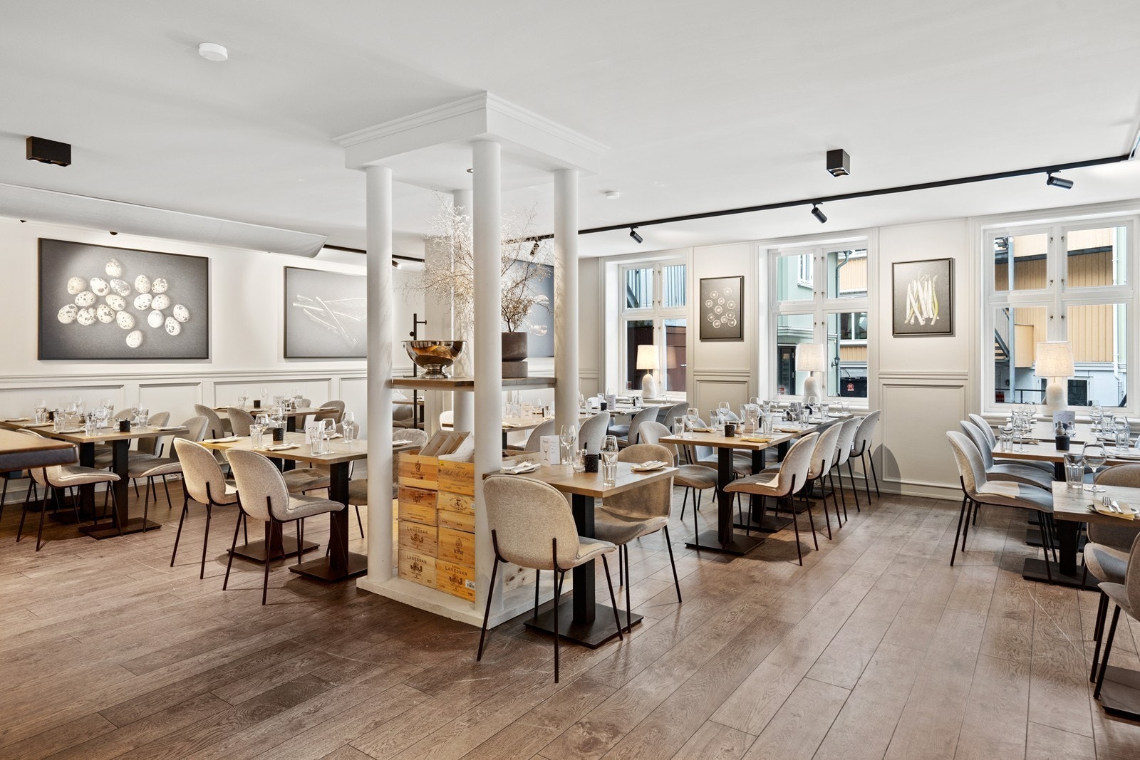 Serveringslokalet er freshet opp ifb restaurant driften Galleribilde