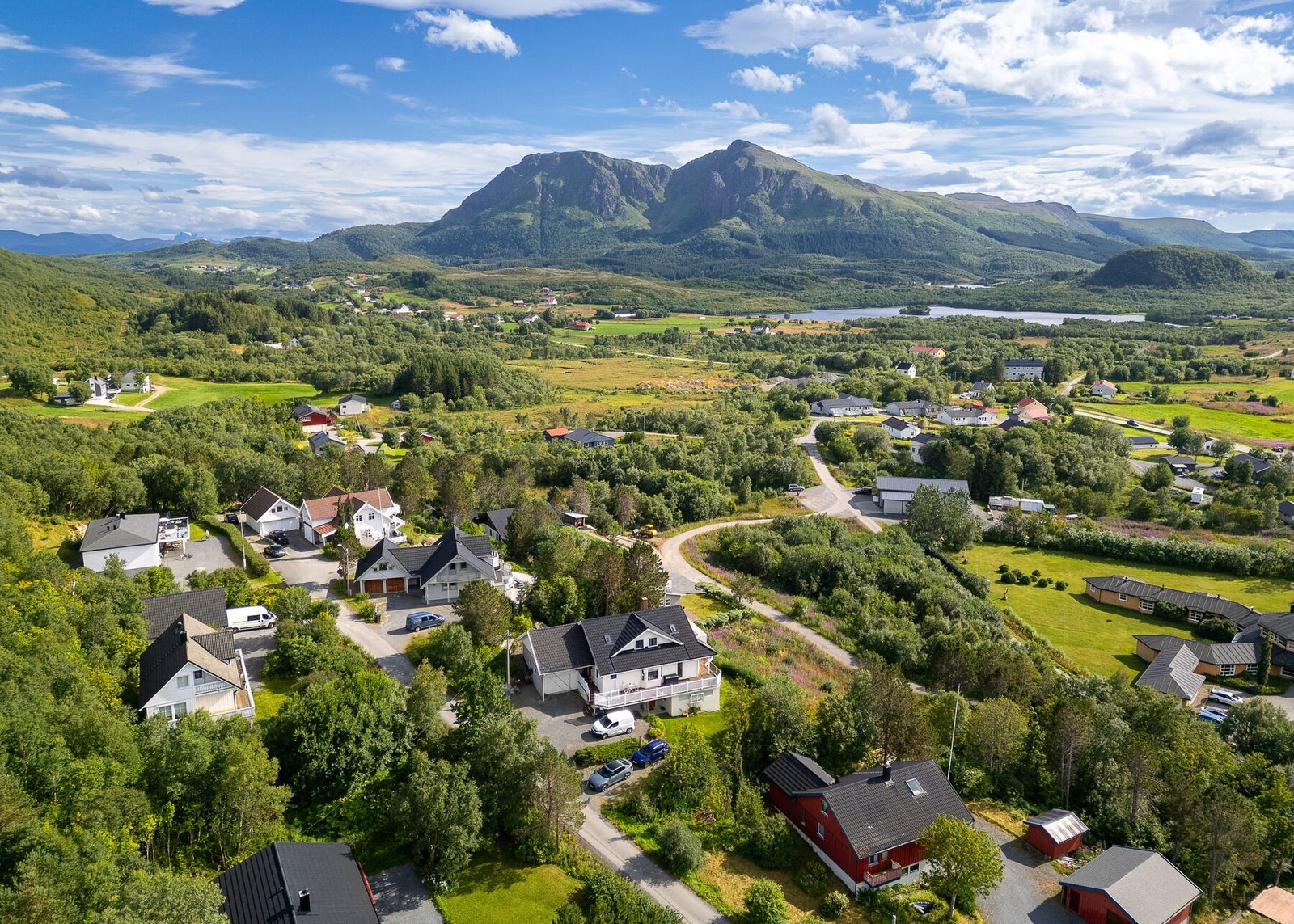 Eiendommen sett fra lufta Galleribilde