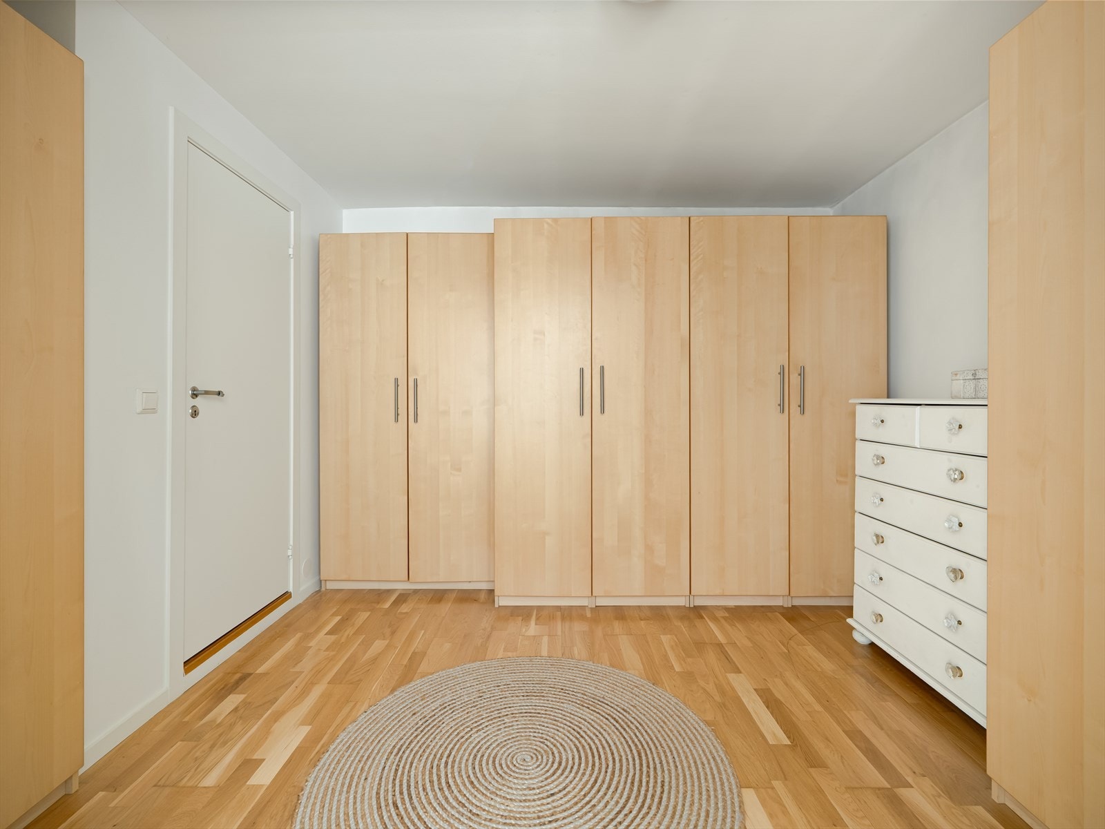 Her er det rikelig med plass til oppbevaring. Galleribilde