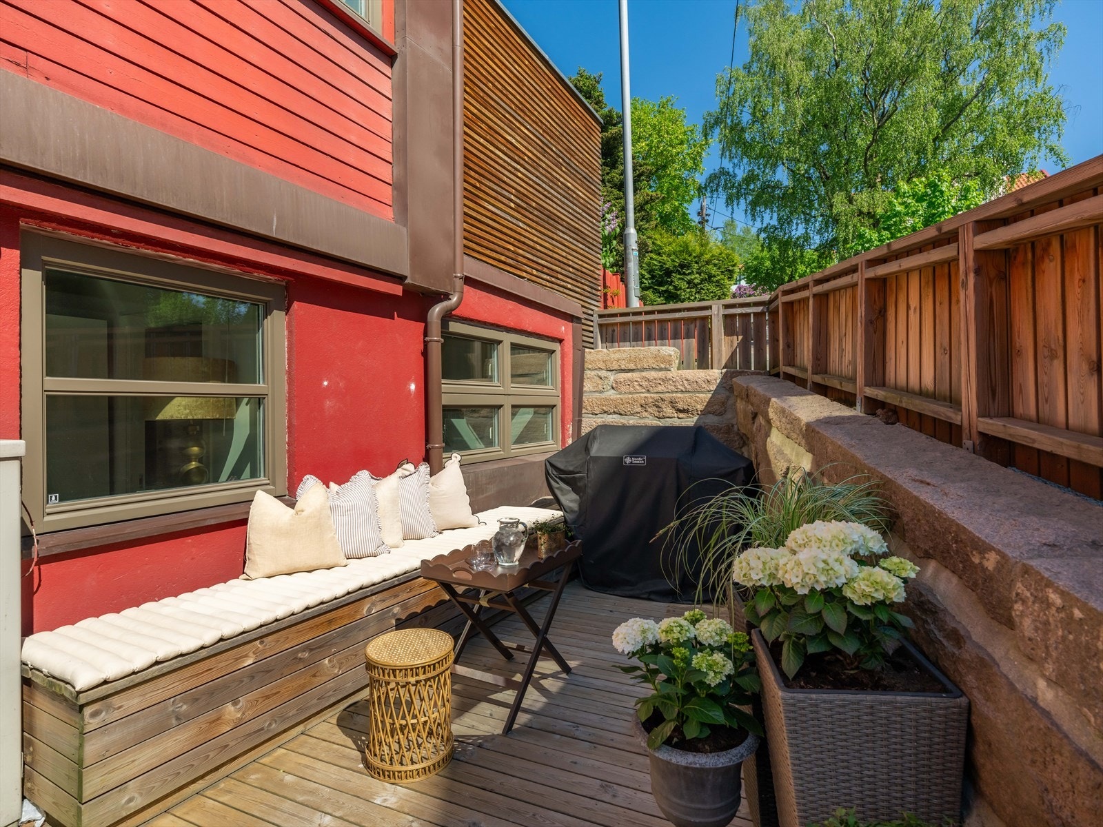 En attraktiv uteplass som er sjelden vare i dette mer urbane strøket. Galleribilde