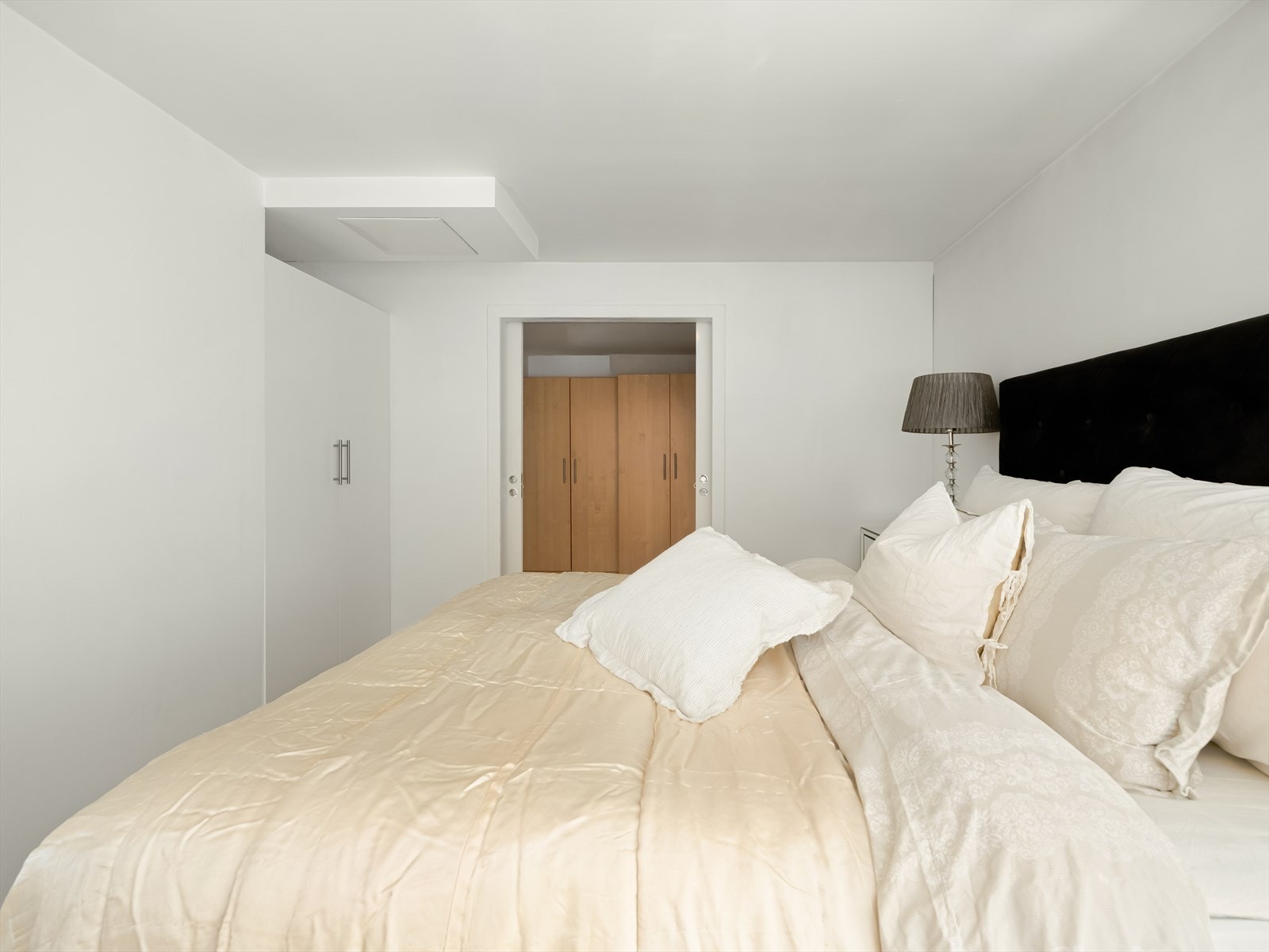 Skyvedører inn til garderobe. Galleribilde