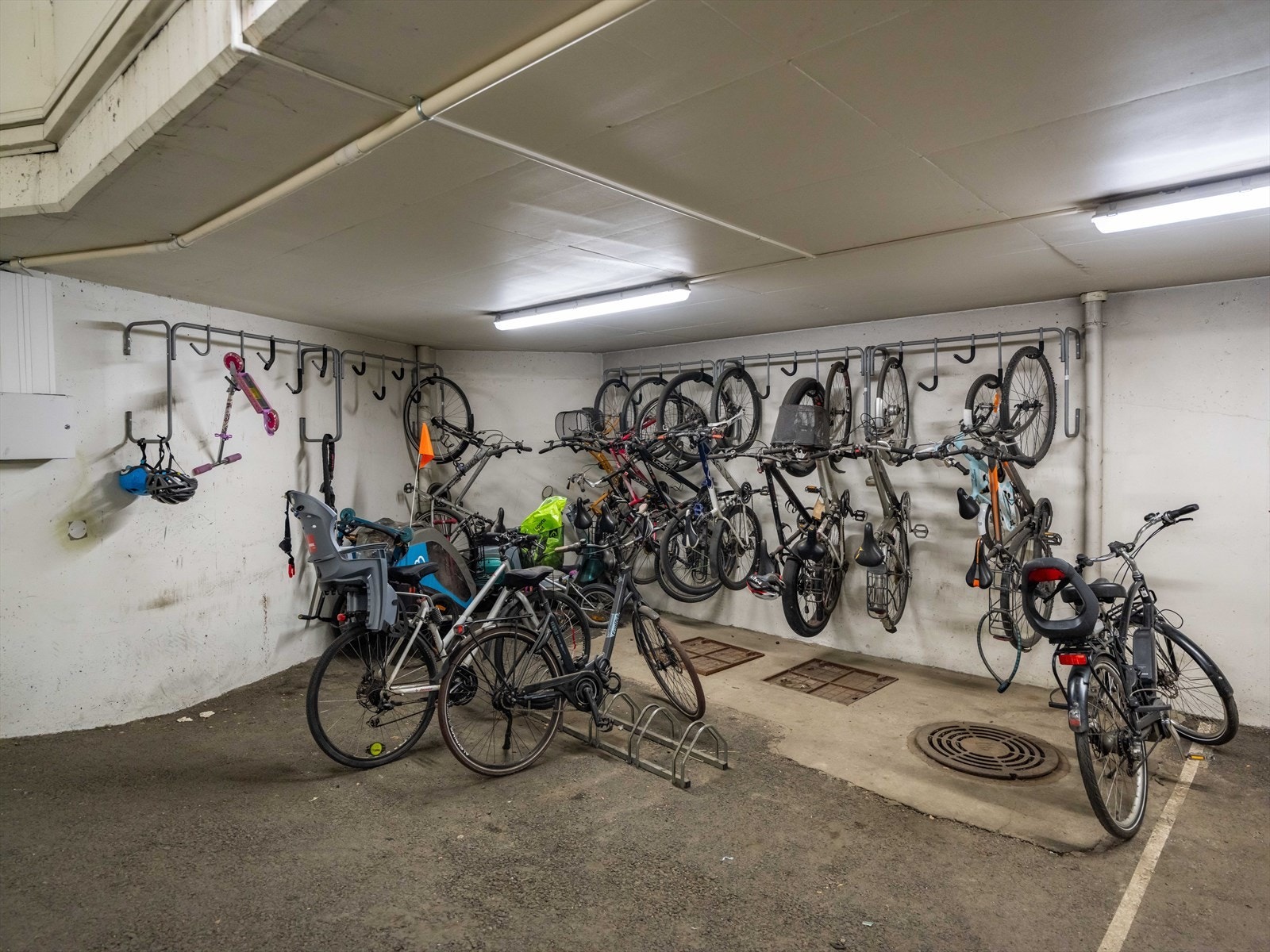 Felles sykkelparkering. Galleribilde