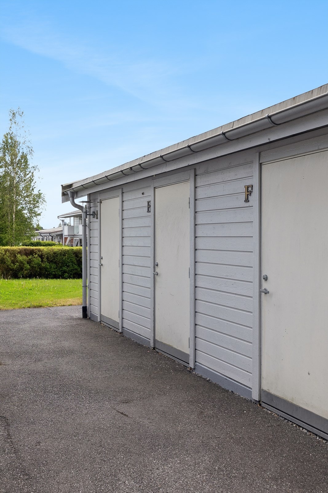 Det er gode lagringsmuligheter innvendig i leiligheten og utvendig bod. Galleribilde