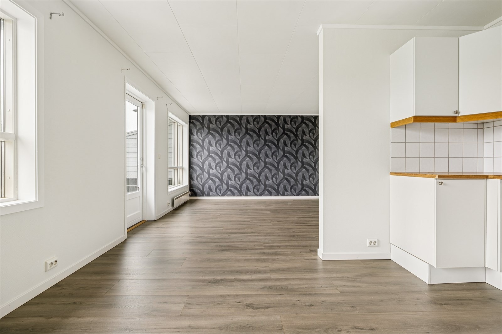 Det er plass til spisebord på kjøkkenet, hvor gode måltider kan spises. Galleribilde