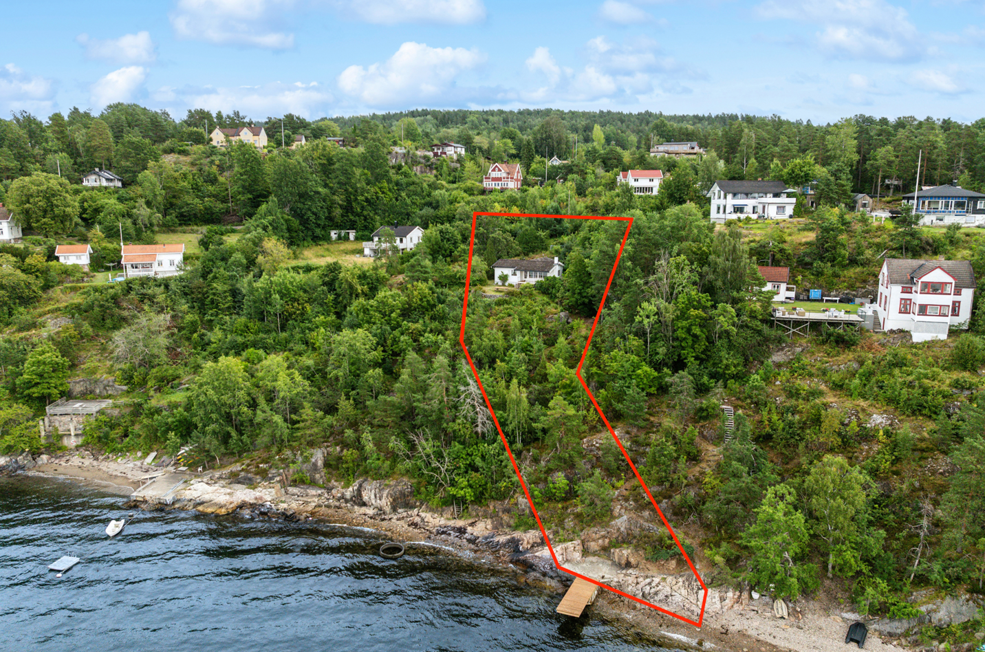 Velkommen til Ishusveien 13 A - Presentert av Fredrik Haaker ved DNB EIENDOM Nesodden! Her er ca. tomtegrenser tegnet inn. Dette er ikke nøyaktig og kan variere noe. Se grunnkart for nærmere beskrivelse. Galleribilde