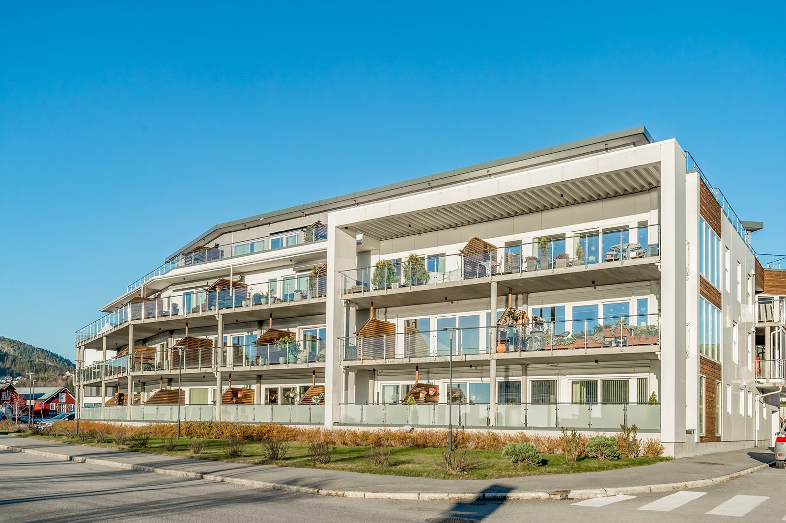 Boligblokken sto ferdig i desember 2014 og inneholder 28 stk leiligheter og parkeringskjeller. Galleribilde