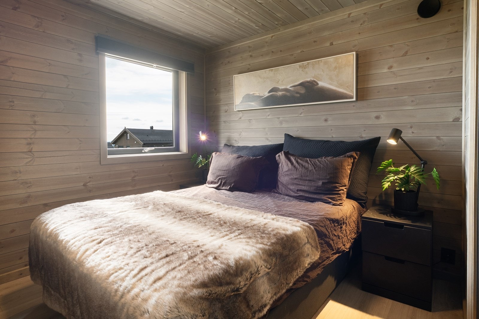 Fritidsboligen byr på 2 gode soverom beliggende i første etasje. Galleribilde