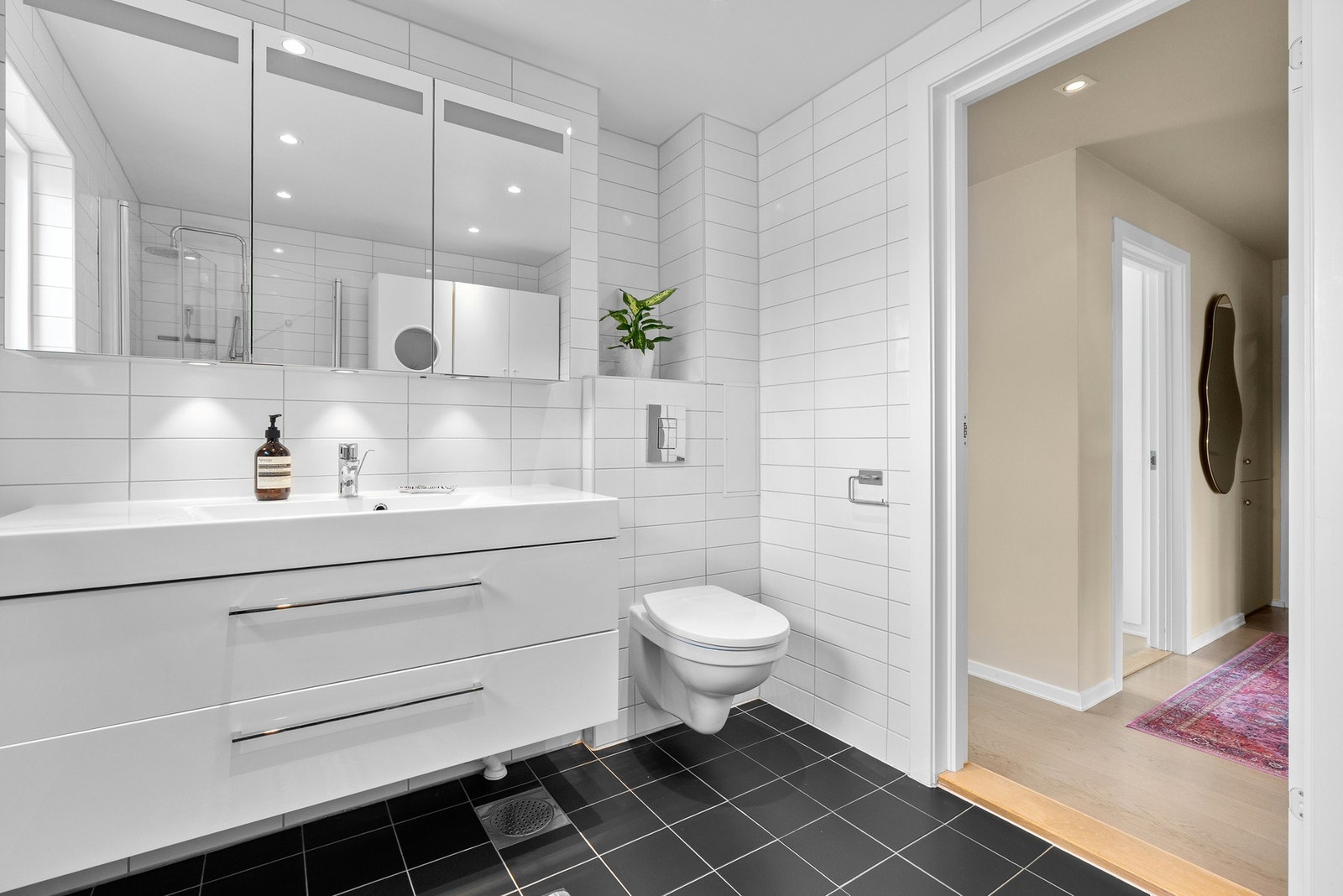 Baderommet er renovert i regi av borettslaget i 2010. Galleribilde