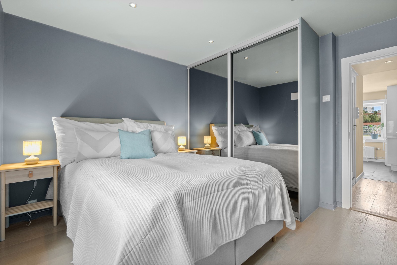 Garderobe med speildører Galleribilde