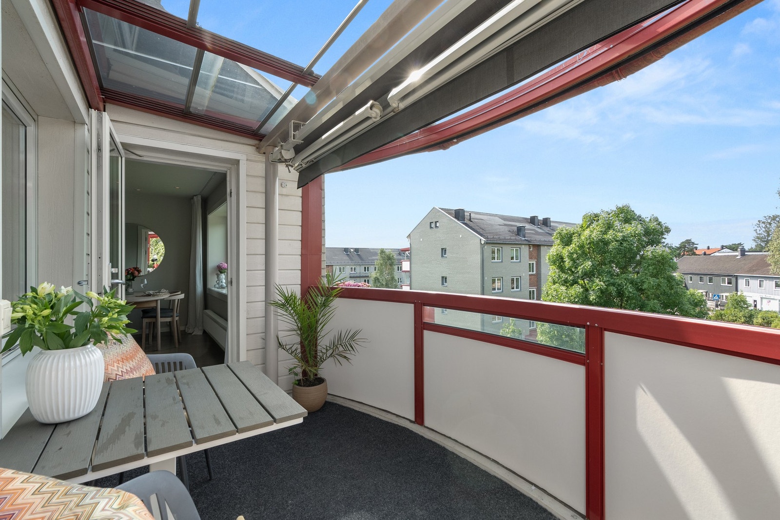 Store deler av sommerhalvåret er dette en yndet plass for deg som ønsker gode solforhold og flott utsikt Galleribilde