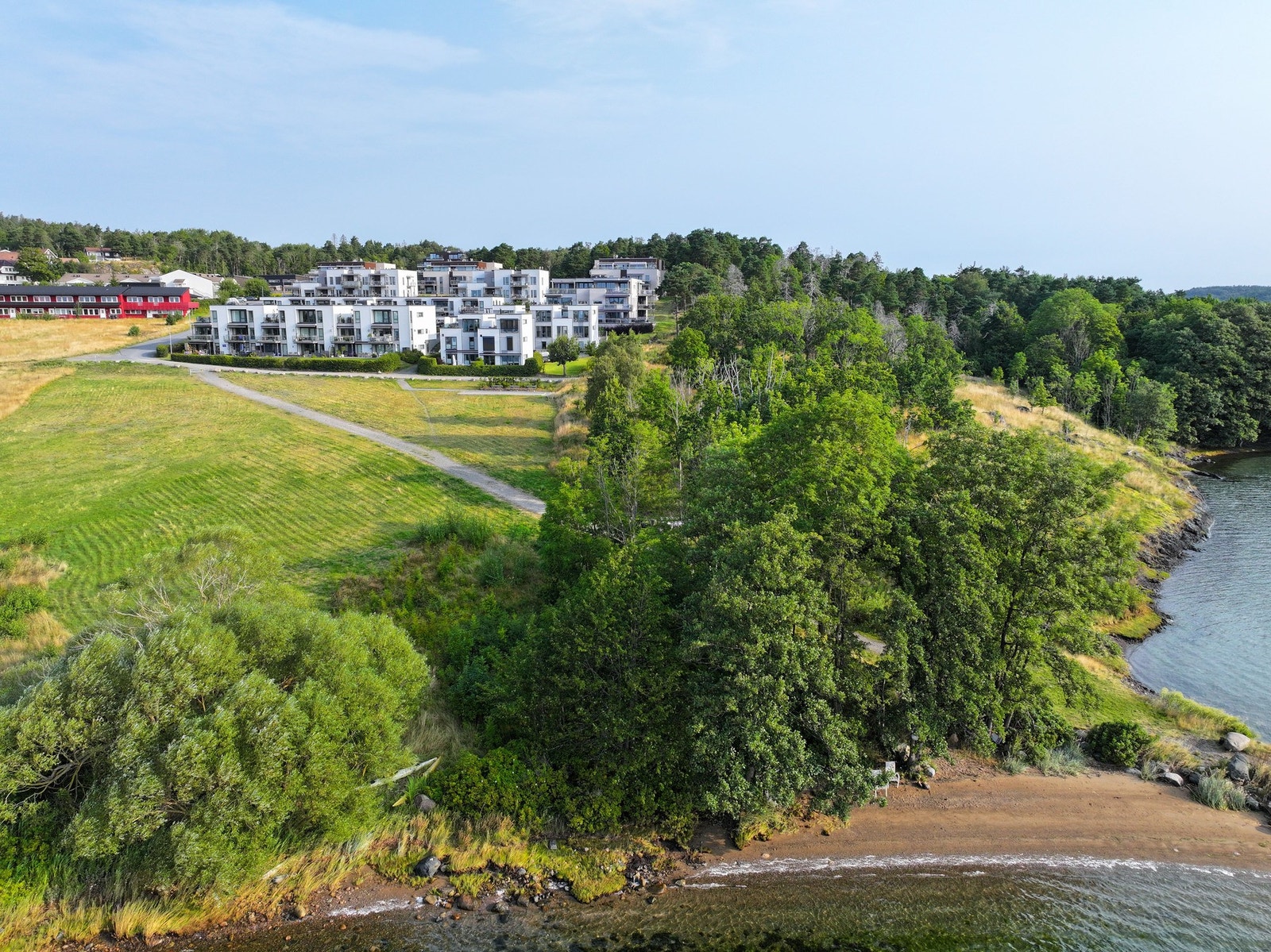 Perlebukta har blitt et yndet område på Jeløy, med kort vei til strand og flotte turområder Galleribilde