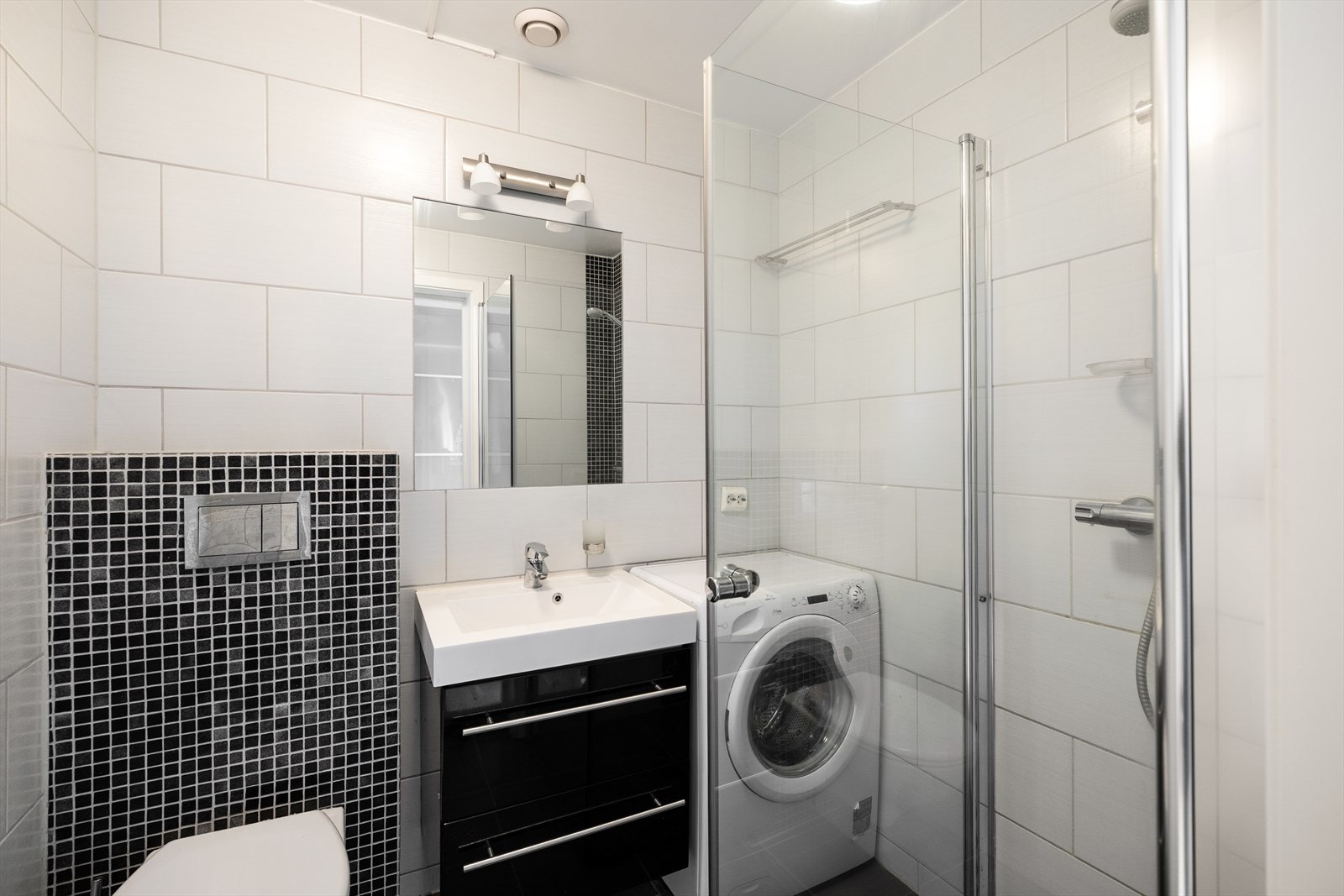 Bad med opplegg for vaskemaskin Galleribilde