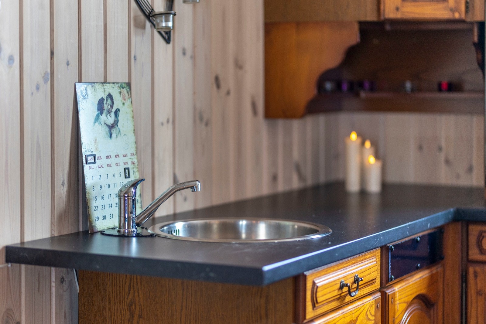 Det er montert vask. Vær oppmerksom på
at kjøkkenet ikke har innlagt vann. Galleribilde