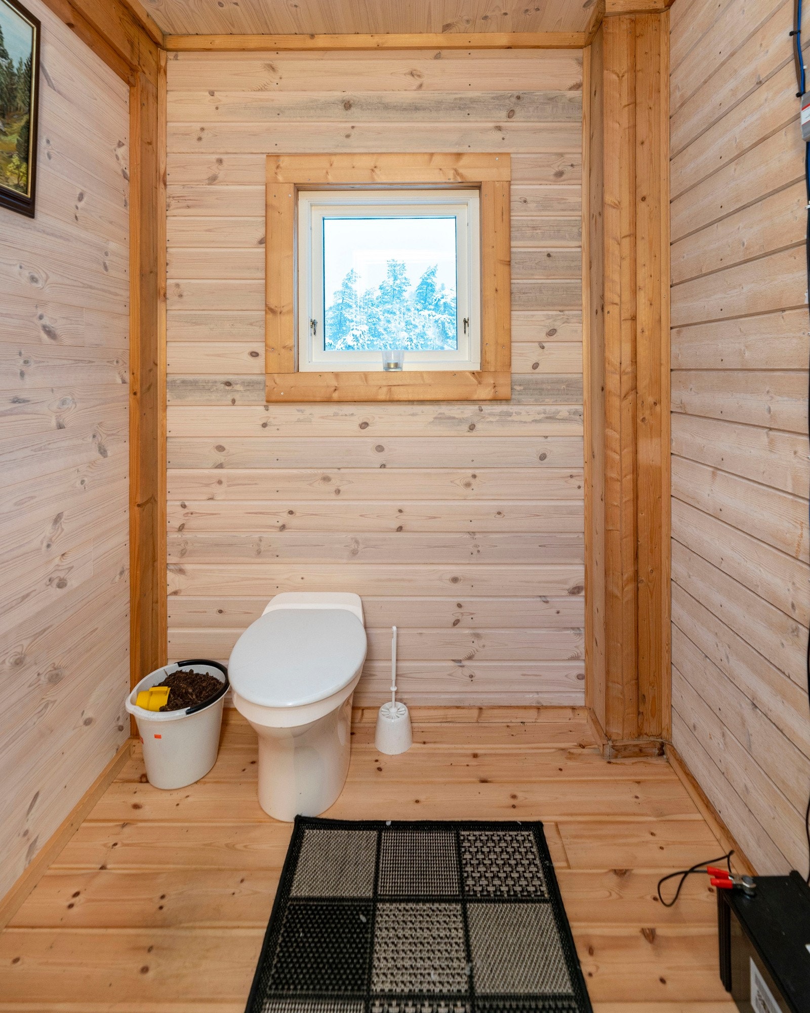 Hyttens wc-rom med biotoalett. Galleribilde