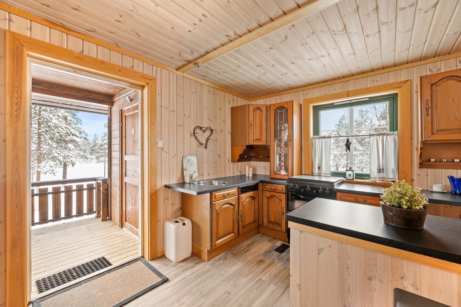 Fra stuen har du direkte adkomst til terrassen. Galleribilde