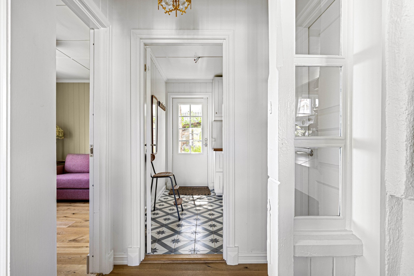 Gangen knytter vaskerom, bad, kjøkken og soverom. Galleribilde