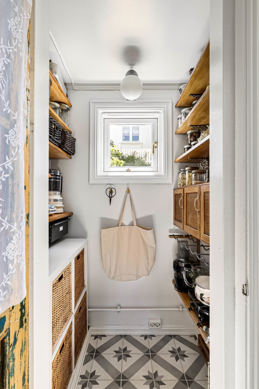 I tilknytning til entréen er det en bod til oppbevaring. Galleribilde